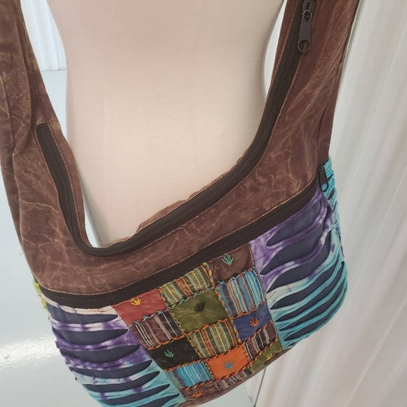 Handmade Crossbody bag w/ adjustable strap - Picture 4 of 10